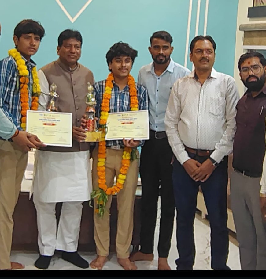 प्रतिभाशाली विद्यार्थियों को विधायक ने किया सम्मानित 