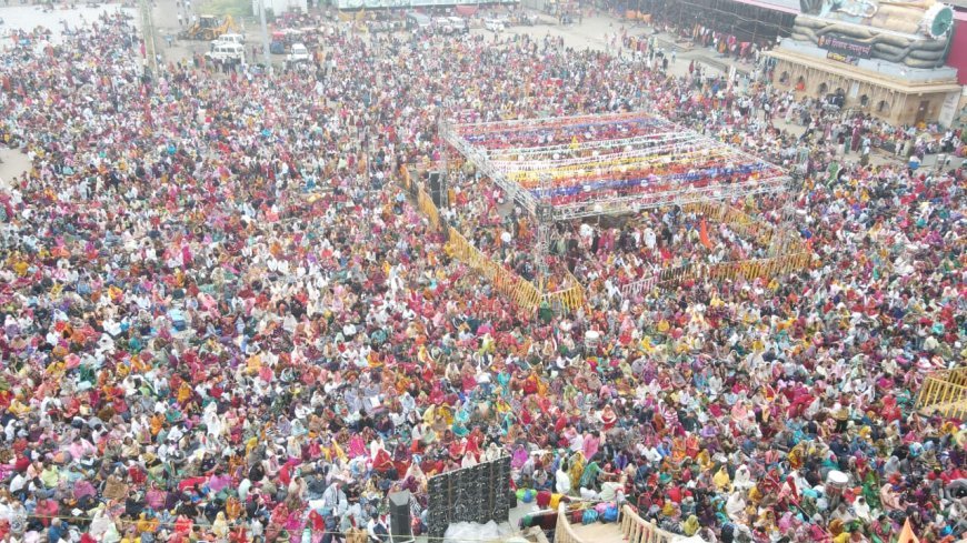 अन्नकूट की प्रसादी ग्रहण करने पहुंचे हजारों श्रद्धालु ,डेढ़ लाख से अधिक श्रद्धालुओं को प्रसादी प्रदान की