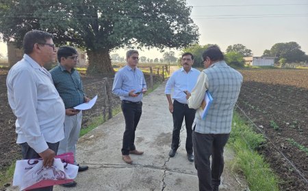 अपर कलेक्टर ने बीएलओ से कराई एप पर गणना पत्रक दर्ज करने की प्रैक्टिस 