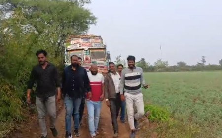 बजरंगदल कार्यकर्ताओं ने गौवंश से भरा ट्रक कराया जप्त