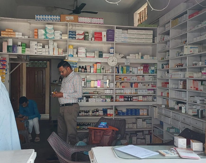 अनियमितताओं को रोकने के उद्देश्य से जांच दल ने किया मेडिकल दुकानों का निरीक्षण 
