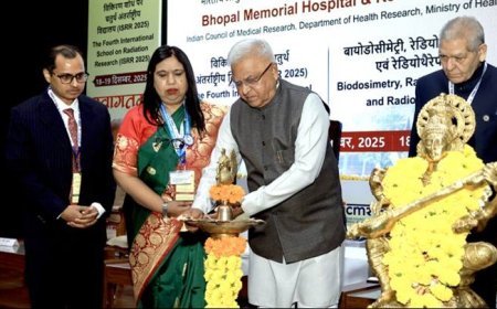 चिकित्सक, पीड़ित मानवता के सच्चे सेवक: राज्यपाल श्री पटेल