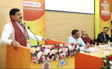 मुख्यमंत्री डॉ. मोहन यादव ने म. प्र. आई.ए.एस. एसोसिएशन सर्विस मीट 2025 का प्रशासन अकादमी में दीप प्रज्वलित कर शुभारंभ किया।