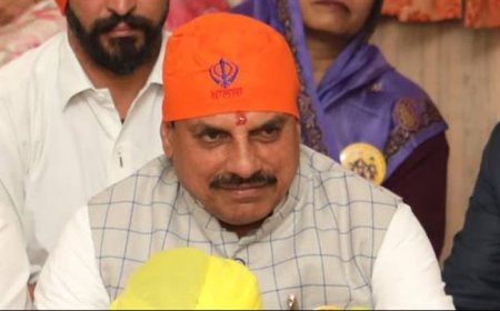 मुख्यमंत्री डॉ. मोहन यादव ने वीर बाल दिवस पर गुरुद्वारा हमीदिया में माथा टेका और शबद कीर्तन सुने।