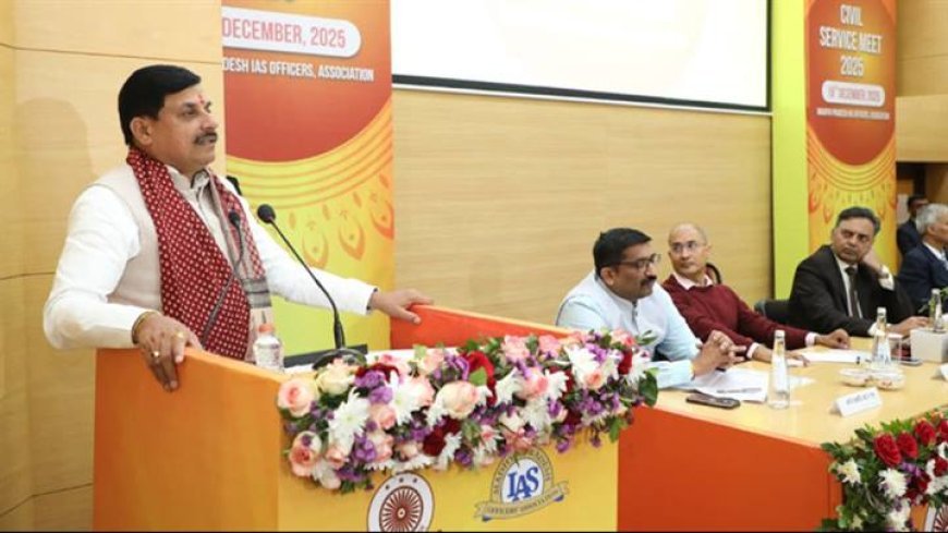 मुख्यमंत्री डॉ. मोहन यादव ने म. प्र. आई.ए.एस. एसोसिएशन सर्विस मीट 2025 का प्रशासन अकादमी में दीप प्रज्वलित कर शुभारंभ किया।