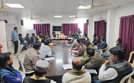 सांसद खेल महोत्सव के आयोजन एवं पेयजल व्यवस्था को लेकर सांसद-विधायक ने जनपद में सभी अधिकारियों की ली बैठक,दिये निर्देश