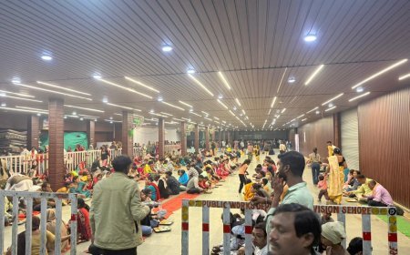 कुबेरेश्वरधाम पर मकर संक्रांति पर पूजा-अर्चना कर चढ़ाया तिल गुड़ का लड्डू