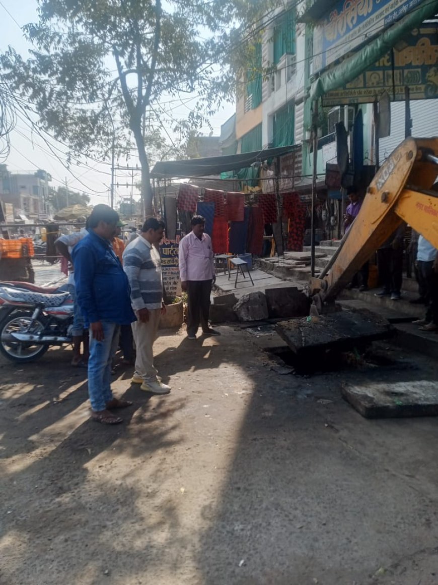 अलीपुर में नाले को साफ कर ऊपर का हटाया अतिक्रमण