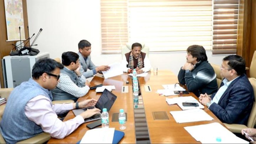 स्वास्थ्य उपकरणों की उपलब्धता के साथ उपयोग की सतत मॉनिटरिंग करें : उप मुख्यमंत्री श्री शुक्ल