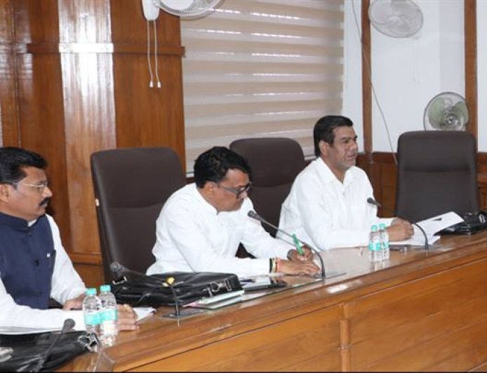 पात्र हितग्राहियों को समयबद्ध और पारदर्शी प्रक्रिया से मिले योजनाओं का लाभ - मंत्री श्री चौहान