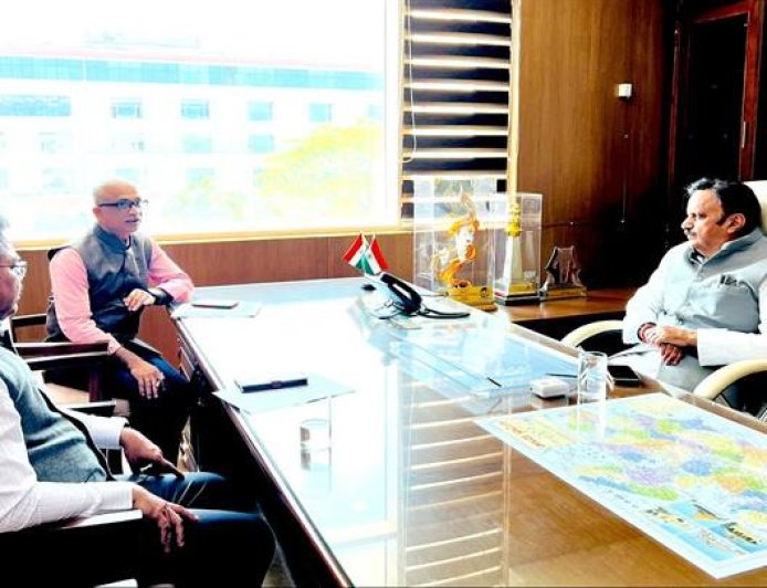 सीएचसी को एफआरयू के रूप में उन्नत करने के लिए मैनपावर की उपलब्धता सुनिश्चित करें: उप मुख्यमंत्री श्री शुक्ल